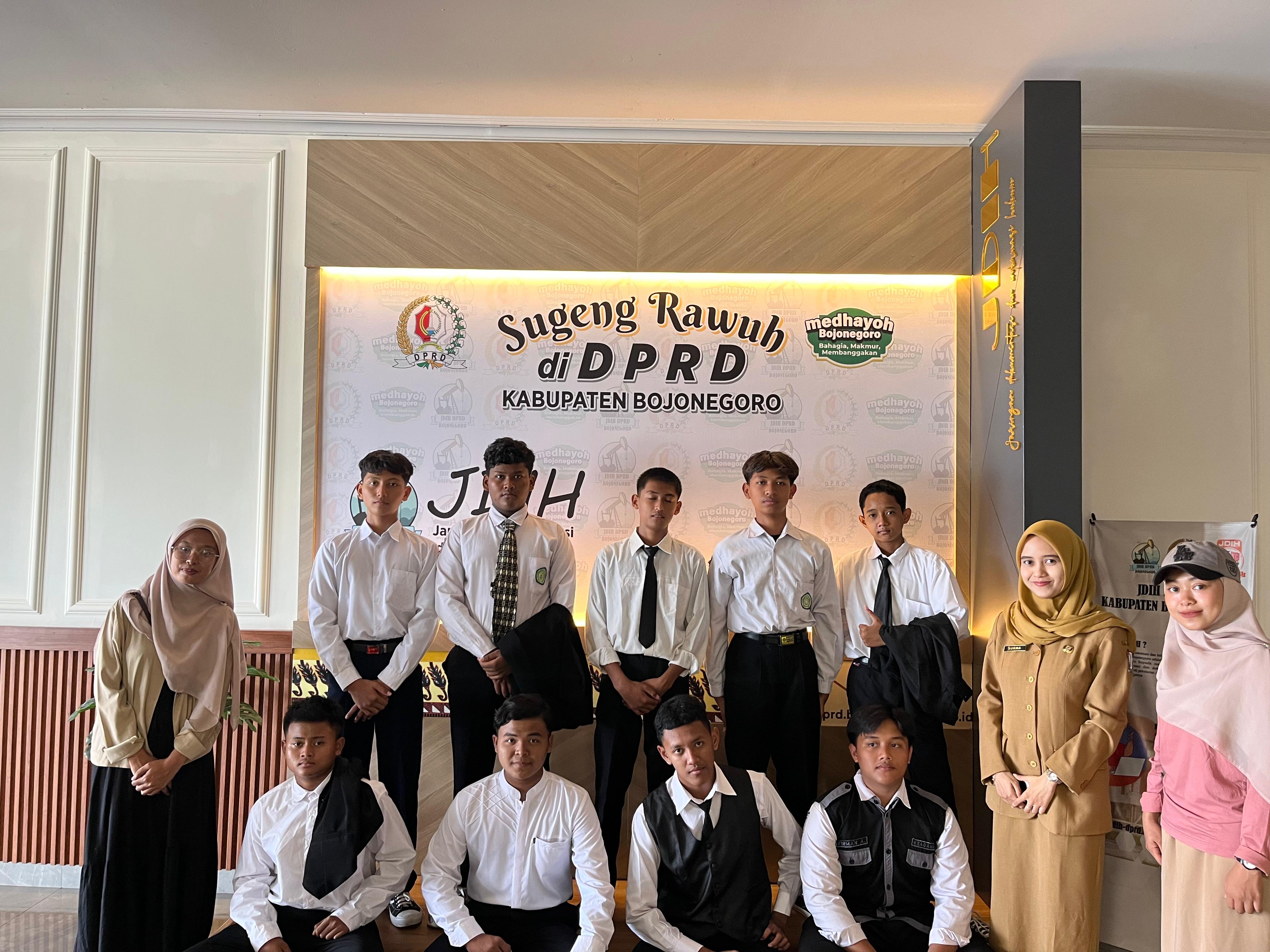 MTs Plus Sunan Drajat Kedungsantren Kunjungi JDIH DPRD Kabupaten Bojonegoro