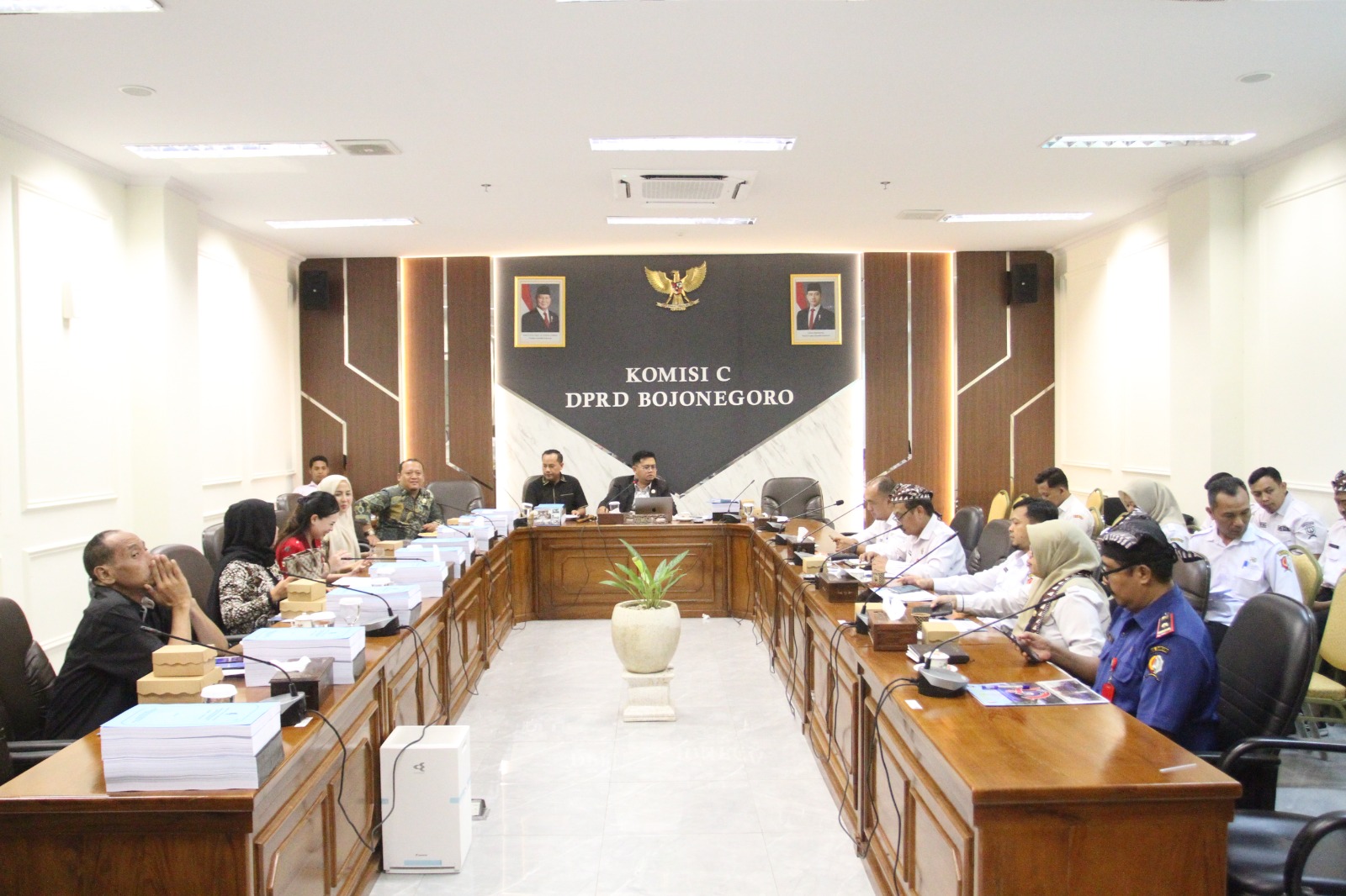Komisi A, B, dan C DPRD Bojonegoro Bahas Raperda Pertanggungjawaban APBD 2025